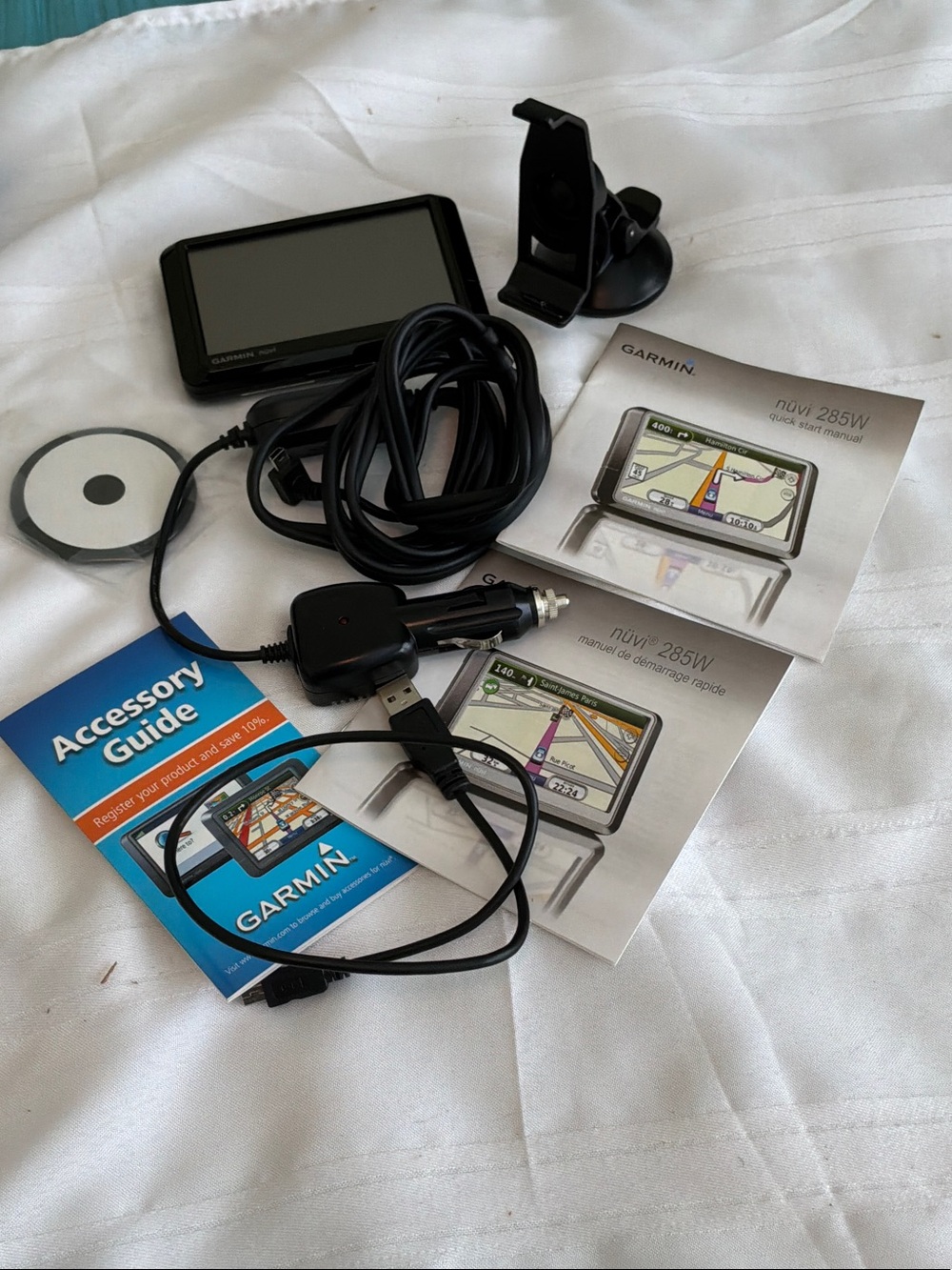 garmin black GPS navigator with mount, charger & manuals